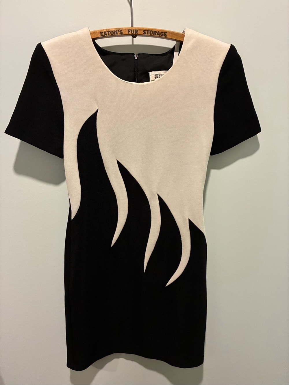 JOSEPH RIBKOFF Vintage Womens 6 Black And White Flames/Starburst Dress